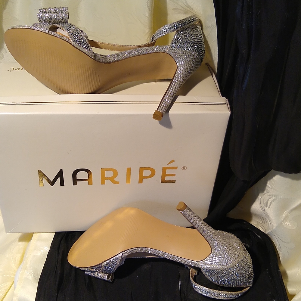WS21- Women's (NEW) Silver Sequin Heels sz 9 medium - Picture 3 of 6